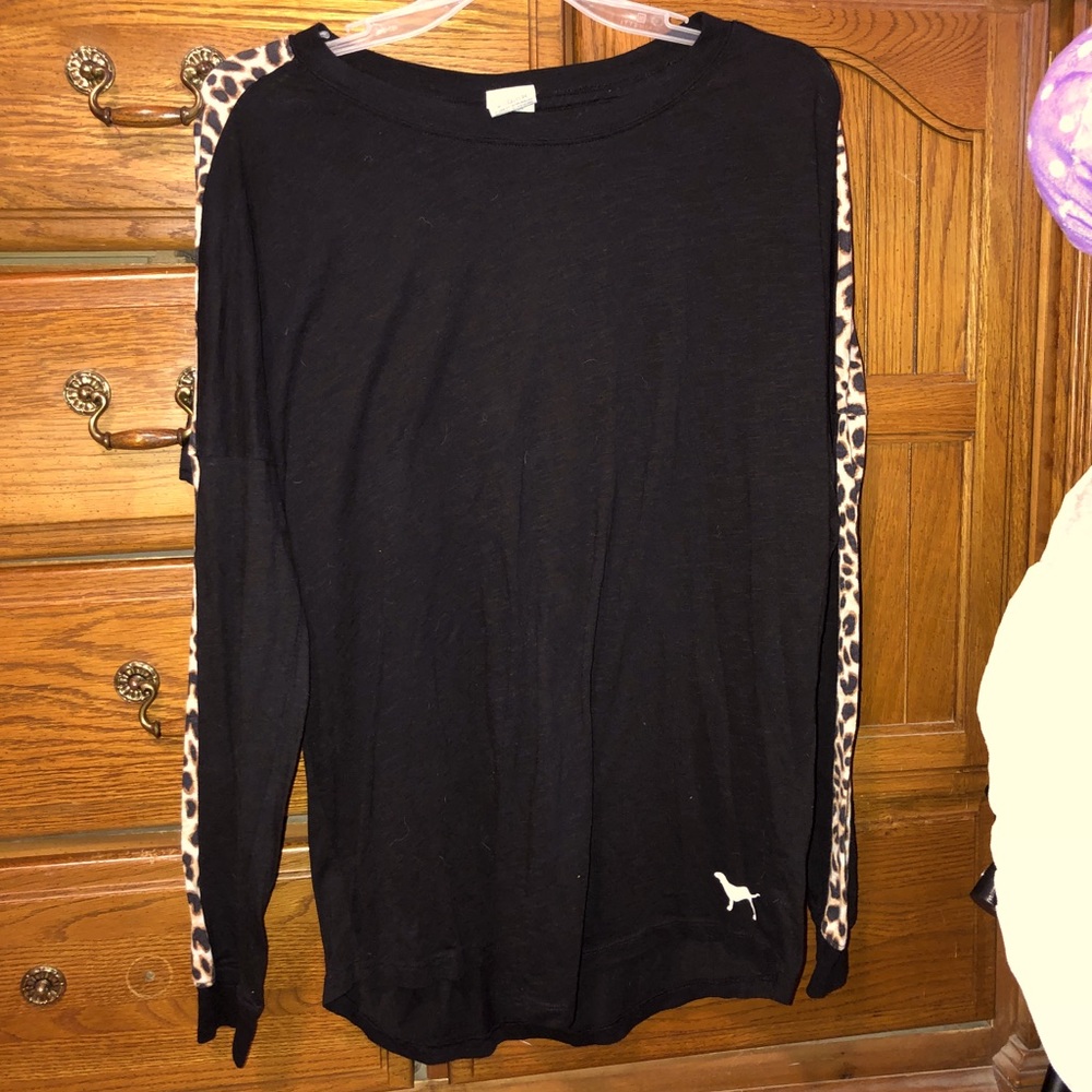 VS Pink long sleeve tee